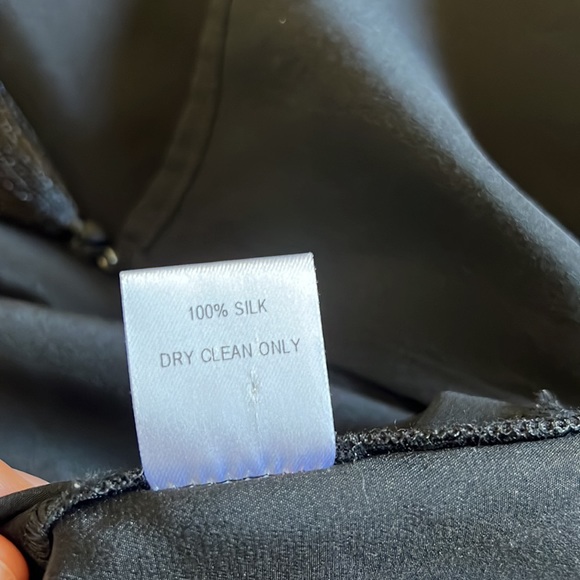 Britt Ryan black 100% silk drape poncho blouse w silk tassel handkerchief hem L - Picture 6 of 6